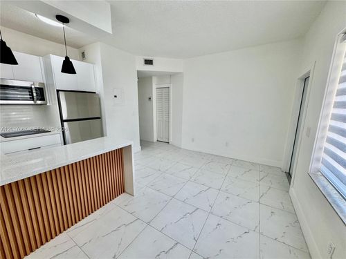 a-421 Nw 13th Ave, Miami, FL, 33125-4700 | Card Image