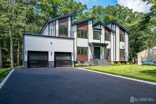 67 Falcon Rd, Livingston, NJ, 07039-4414 | Card Image