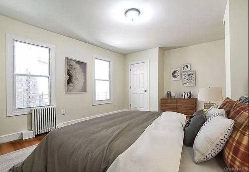 10 Locust Hill Ave, Yonkers, NY, 10701-8300 | Card Image