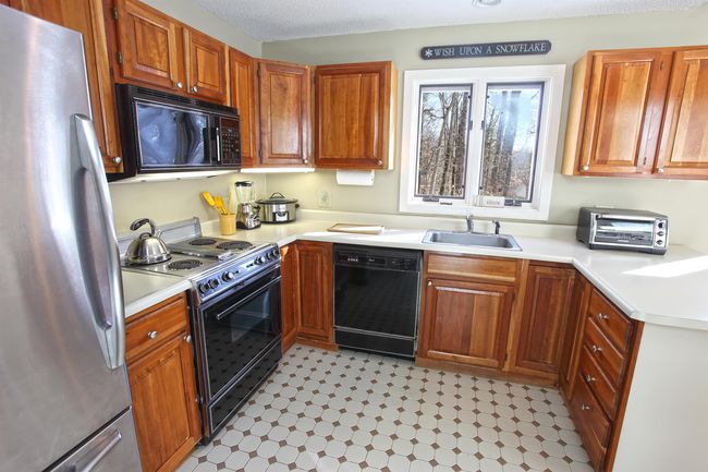 B - 33B Suntec Loop, Condo with 4 bedrooms, 4 bathrooms and null parking in West Dover VT | Image 6