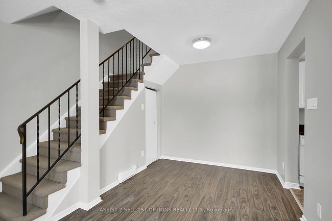 98 - 13C Woodvale Gn Crescent, Condo with 3 bedrooms, 2 bathrooms and null parking in South of Baseline to Knoxdale ON | Image 6