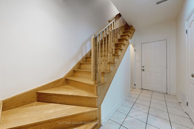 132 John St, House attached with 3 bedrooms, 4 bathrooms and null parking in Oakville ON | Image 4