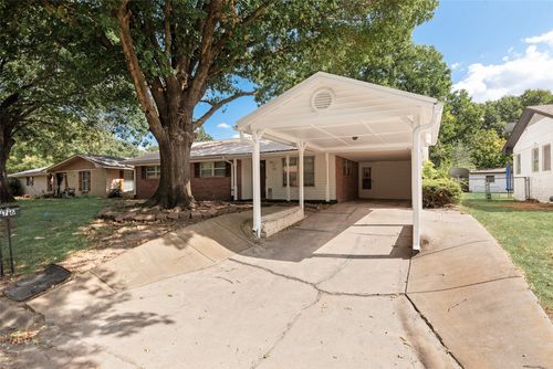 1716 Harris St, Gainesville, TX, 76240-5164 | Card Image