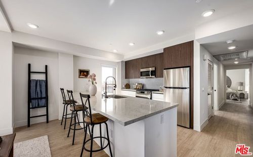 102-707 S Berendo St, Los Angeles, CA, 90005-1603 | Card Image