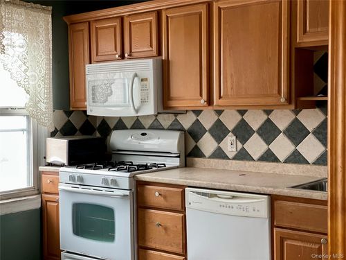 70 52nd Ave, Maspeth, NY, 11378 | Card Image