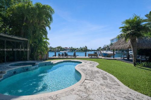 744 Lakeview Dr, Miami Beach, FL, 33140-2632 | Card Image