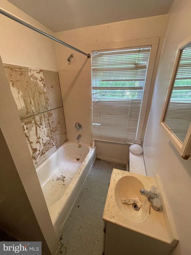 413 Clifton Ave, Home with 3 bedrooms, 1 bathrooms and null parking in SHARON HILL PA | Image 11