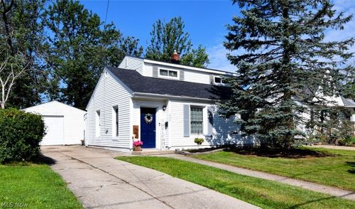 696 High St, Bedford, OH, 44146-2835 | Card Image