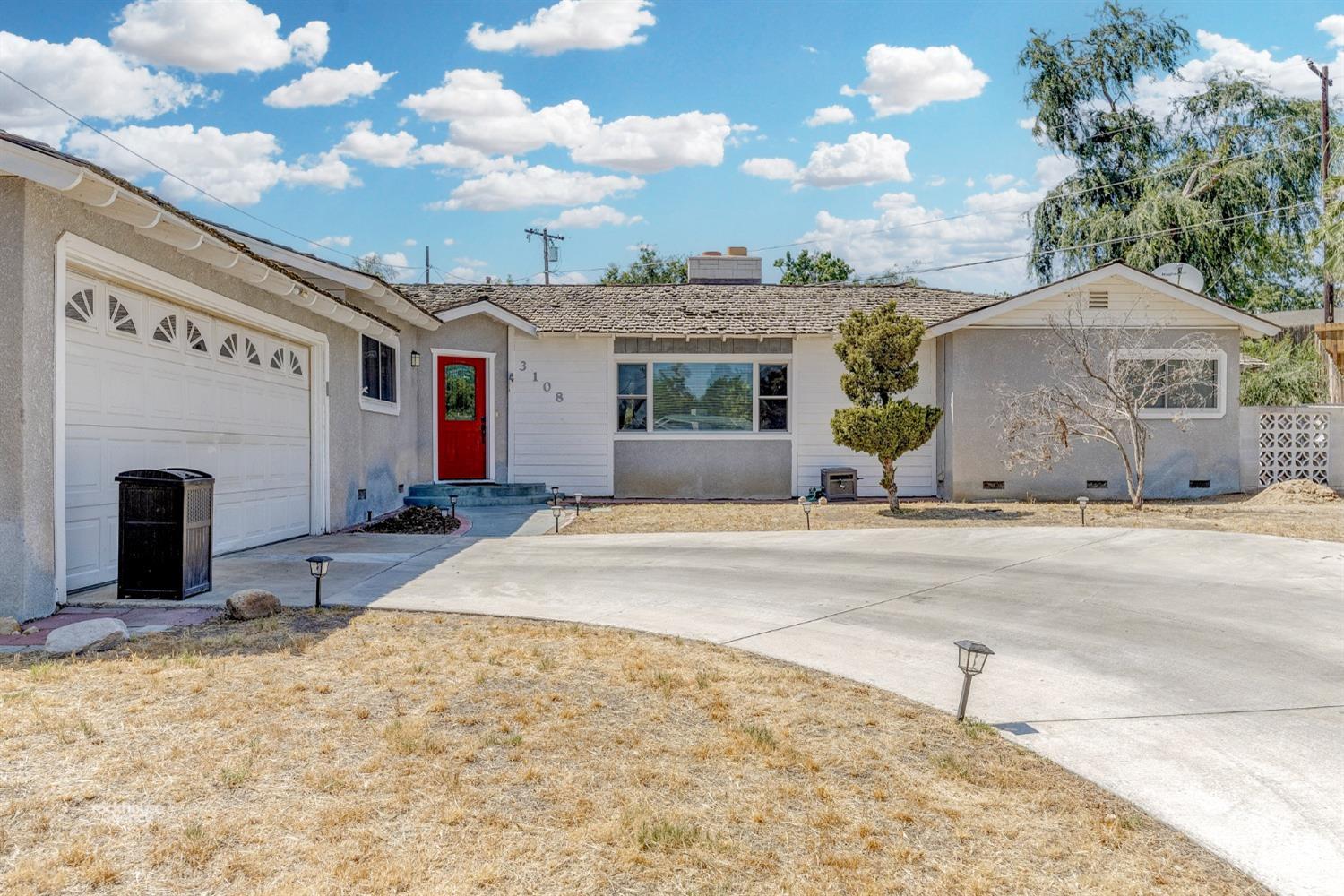 Saratoga St, Bakersfield, CA 93306