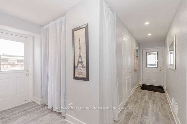 32 Simmons Blvd, House other with 3 bedrooms, 2 bathrooms and 4 parking in Brampton ON | Image 5