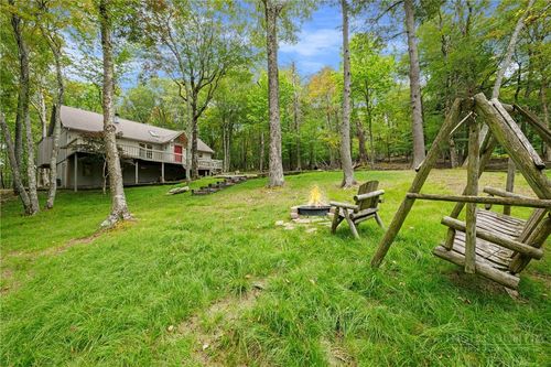 137 Staghorn Hollow Rd, Beech Mountain, NC, 28604-8218 | Card Image
