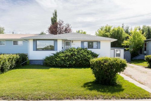 4020 49 Avenue, Innisfail, AB, T4G1J5 | Card Image