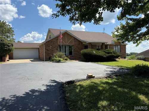 1195 N 9th St, East Alton, IL, 62024-1785 | Card Image