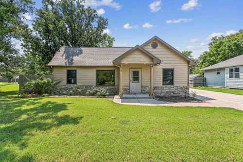 609 Russell St, Mulvane, KS, 67110-1928 | Card Image