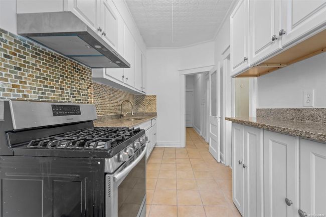 16-11 Cornelia St, Home with 7 bedrooms, 3 bathrooms and null parking in Ridgewood NY | Image 11
