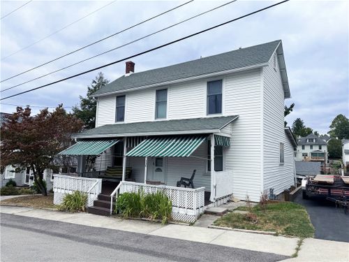 226 E Loyalhanna St, Ligonier, PA, 15658-1316 | Card Image