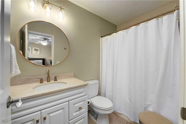 Full bathroom off of guestroom | Image 36