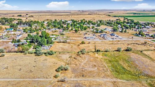 9 E Highway 24, Shoshone, ID, 83352-5338 | Card Image