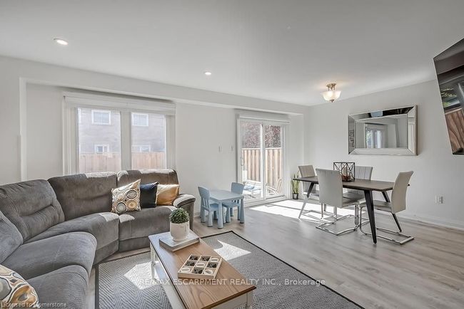 35 - 2022 Atkinson Dr, Condo with 3 bedrooms, 3 bathrooms and 1 parking in Burlington ON | Image 10