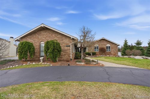 4871 Winewood Ln, Commerce Township, MI, 48382-1540 | Card Image