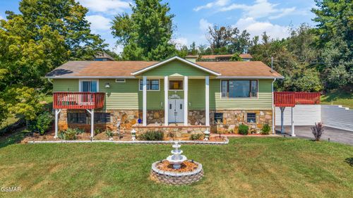 378 White Oak Circle, Kodak, TN, 37764 | Card Image
