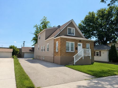 8019 46th St, Lyons, IL, 60534-2054 | Card Image
