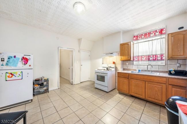 639 N 8 Th St, Home with 6 bedrooms, 3 bathrooms and null parking in Newark NJ | Image 11