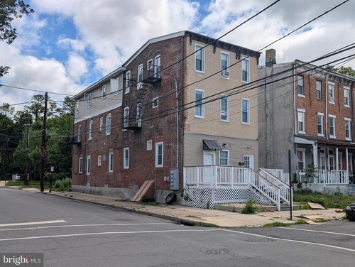 560 Edgewood Ave, Trenton, NJ, 08618-5663 | Card Image