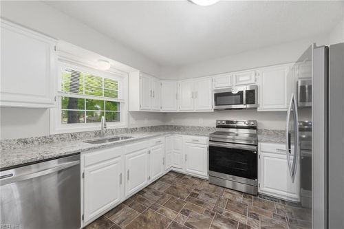 821 Lancaster Ln, Newport News, VA, 23602-8821 | Card Image