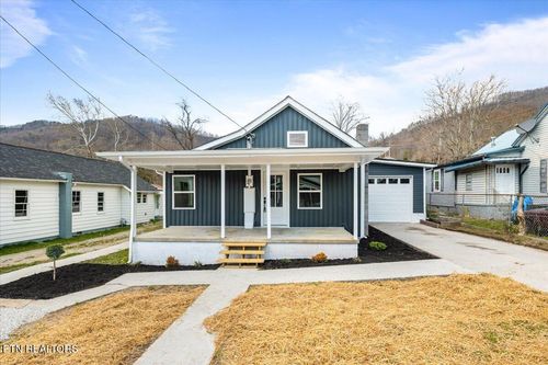 313 E Prospect St, La Follette, TN, 37766-2449 | Card Image