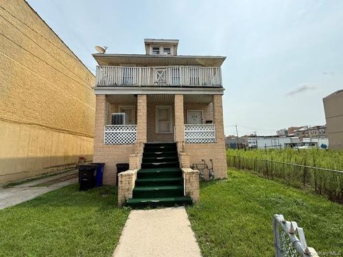 216 Beach 31st St, Far Rockaway, NY, 11691-2015 | Card Image