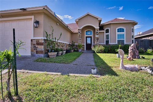 8229 Merlin Pl, Corpus Christi, TX, 78414-6040 | Card Image