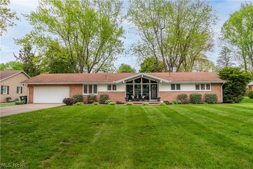 1331 Buena Vista St Ne, Canton, OH, 44714-1078 | Card Image