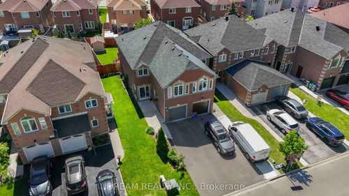 42 Mccleave Cres, Brampton, ON, L6Y4Z5 | Card Image