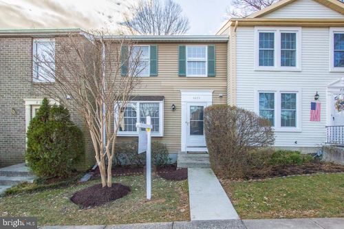 8035 Tyson Oaks Cir, VIENNA, VA, 22182-3941 | Card Image