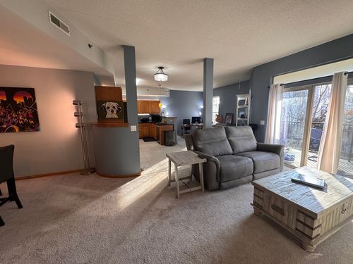 unit-104-3135 Town Square Dr, Rolling Meadows, IL, 60008-2674 | Card Image