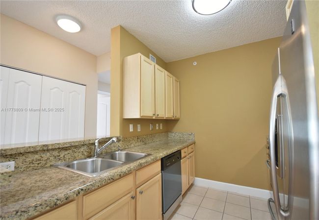 APT-429 - 6001 Sw 70 Th St, Condo with 3 bedrooms, 2 bathrooms and null parking in South Miami FL | Image 7