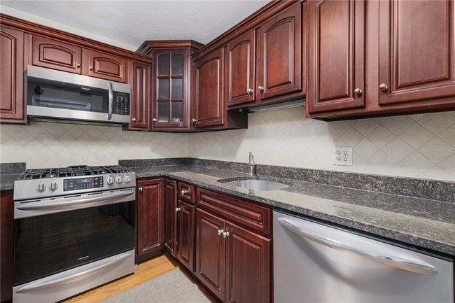 UNIT-404 - 7 Wake Robin Rd, Condo with 2 bedrooms, 1 bathrooms and 1 parking in Lincoln RI | Image 9