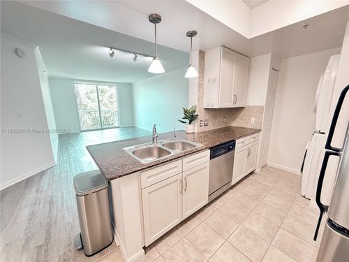 apt-218-2000 N Bayshore Dr, Miami, FL, 33137-5115 | Card Image