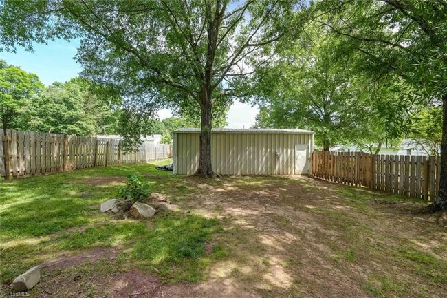 104 N 13 Th Ave, House other with 2 bedrooms, 2 bathrooms and null parking in Mayodan NC | Image 23