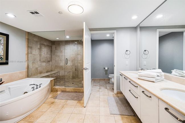 APT-1202 - 3101 S Ocean Dr, Condo with 3 bedrooms, 3 bathrooms and null parking in Hollywood FL | Image 27