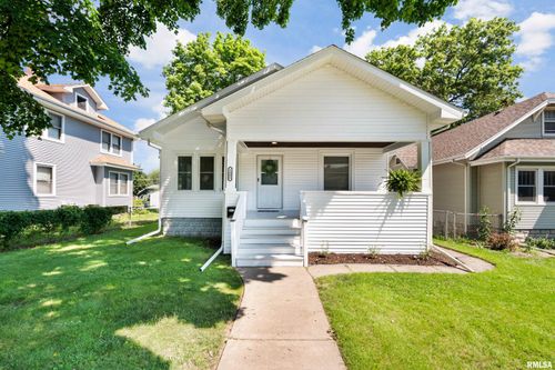 1008 W 16th St, Davenport, IA, 52804-3804 | Card Image