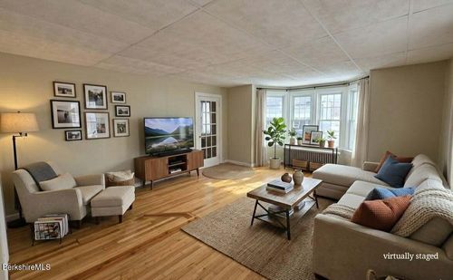 1l-15 N Summer St, Adams, MA, 01220-5114 | Card Image