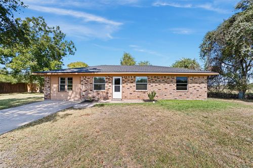 805 Betty St, El Campo, TX, 77437-2704 | Card Image