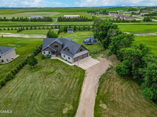 8317 Harvest Hills Dr, Bismarck, ND, 58503-8510 | Card Image