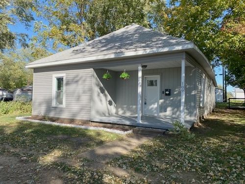 109 N 12th St, Charleston, IL, 61920-1219 | Card Image