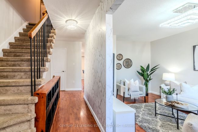 1807 Listowell Cres, House attached with 3 bedrooms, 2 bathrooms and 1 parking in Pickering ON | Image 4