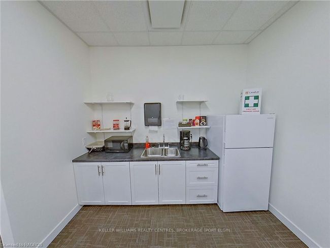 Main Floor: Shared kitchen | Image 12