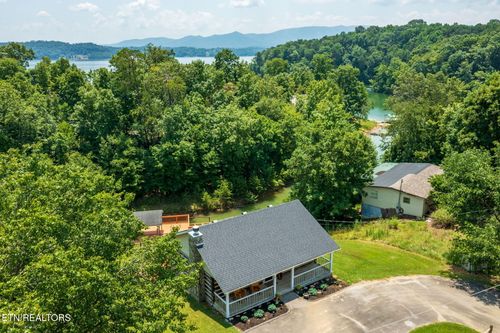 922 Campfire Pt, Dandridge, TN, 37725-5140 | Card Image