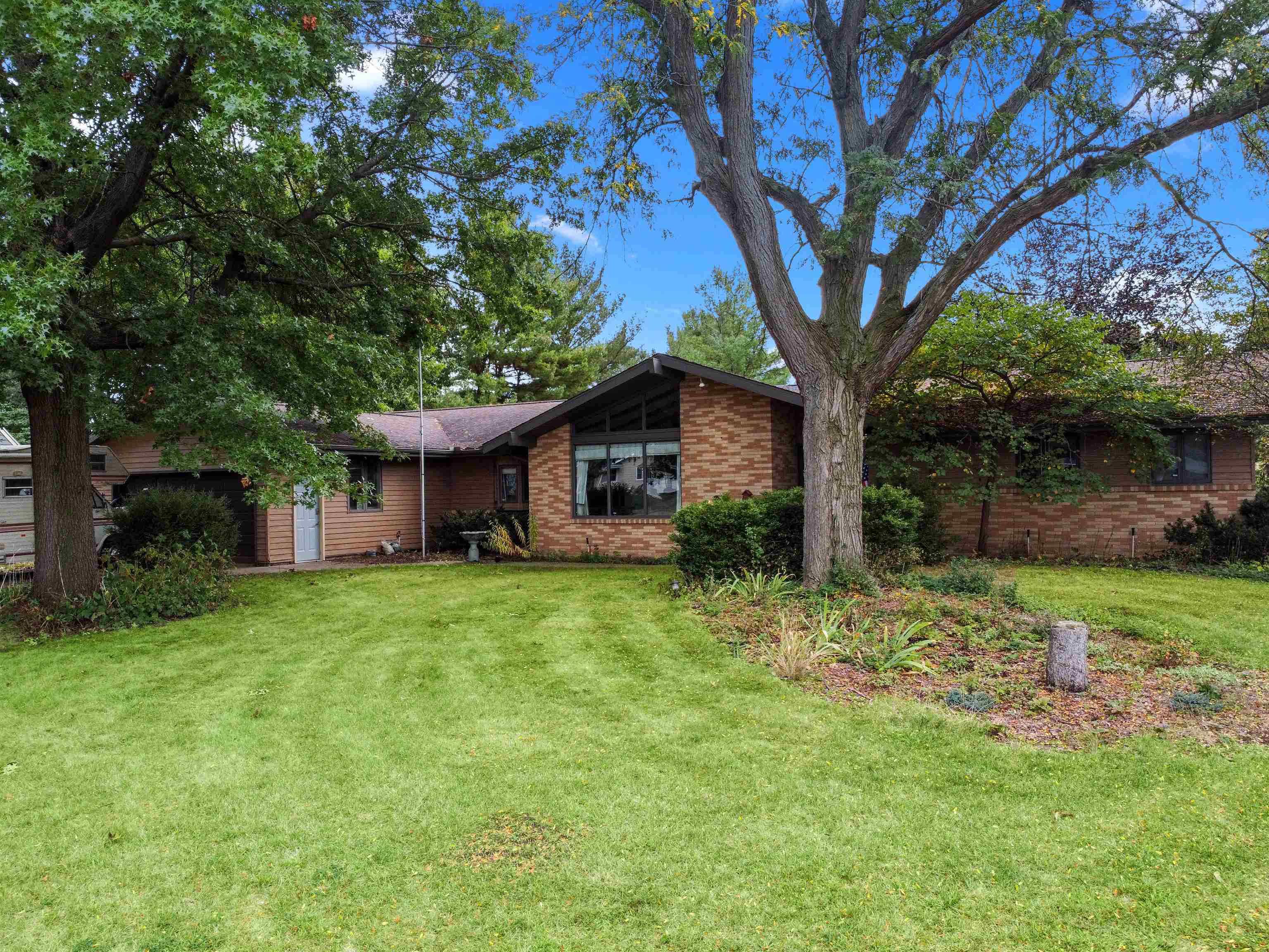 Laramie Ln, Janesville, WI 53546